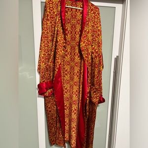 Crème De Silk, evening room, never wore, kind of a Versace look